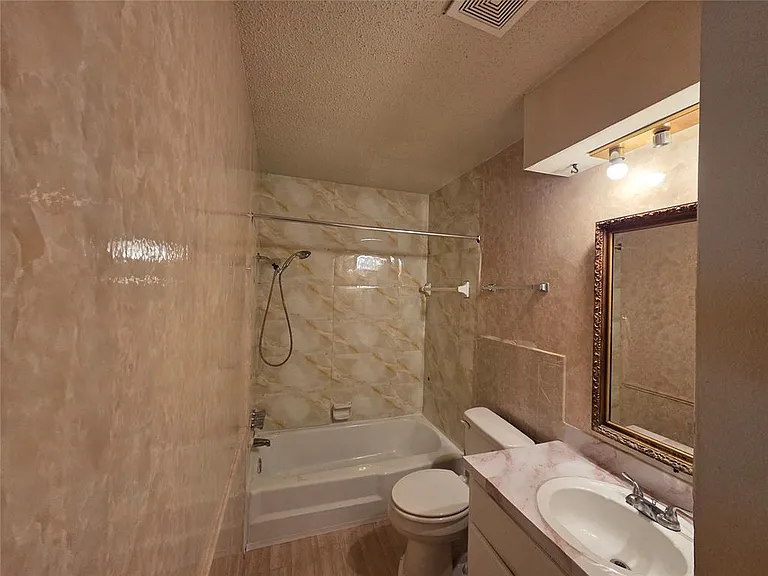 401 SE 12th St #143 — Photo 12