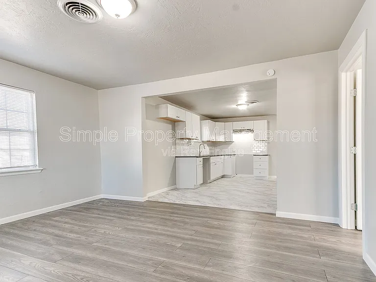 3312 S Harvey Ave — Photo 3