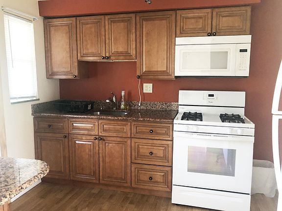 4th image of 305 E Edgewood Ave #1