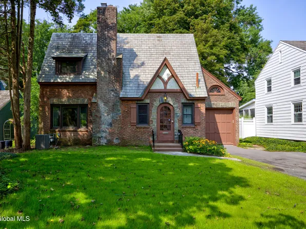 1929 Dean Street, Niskayuna, NY 12309