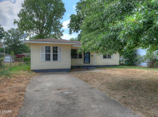 818 Melody Ln, Neosho, MO 64850