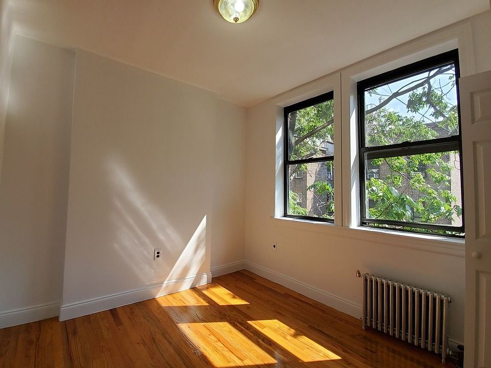 1st image of 225 W 15th St #2