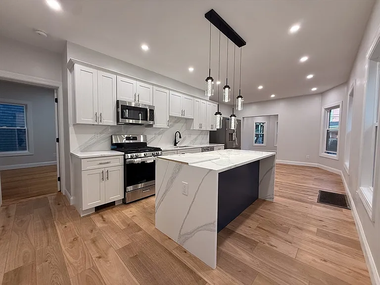 16 Willow Ave #1 — Photo 4