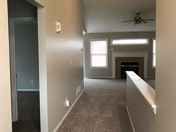 3rd image of 1504 E Quail Run Dr