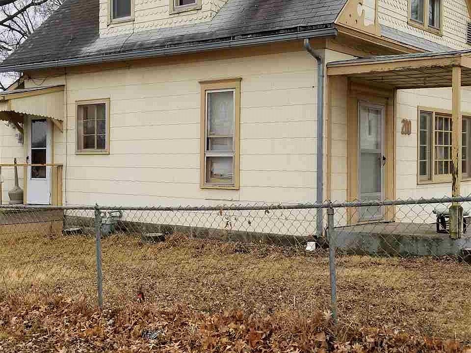 2nd image of 200 SW Macvicar Ave
