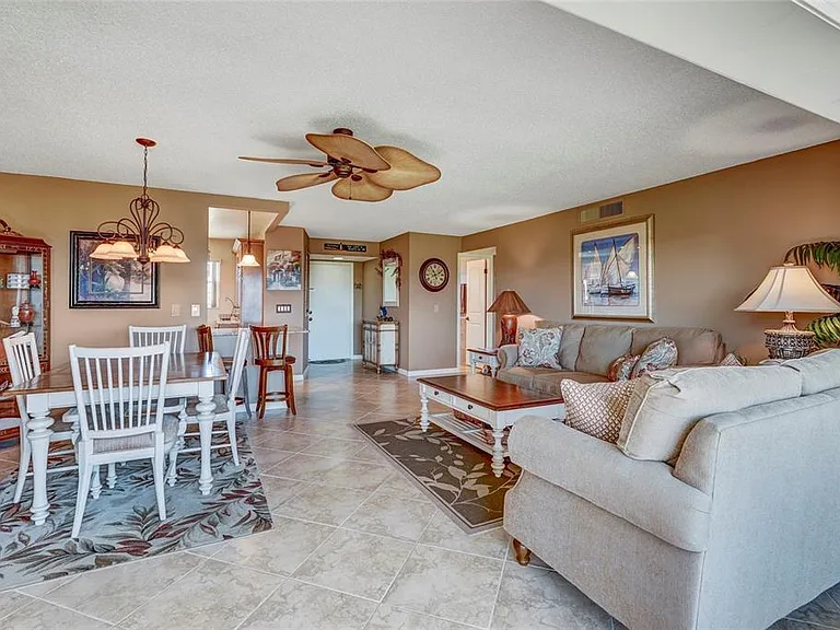 4040 Ironwood Cir #406F — Photo 9