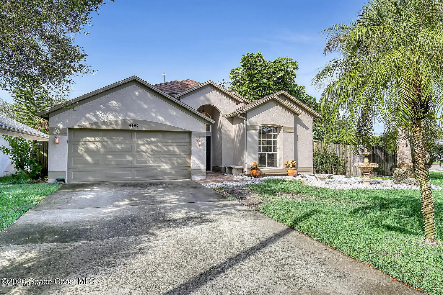 3 bed, 2.0 bath, 1739 sqft, $2,400 — Photo 1