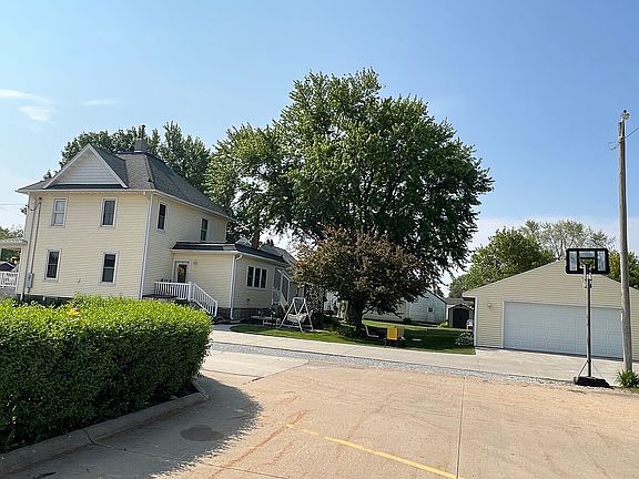 3rd image of 1124 6th St