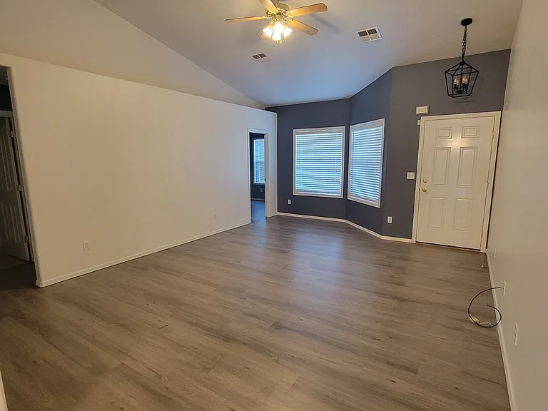 2513 W Grouse Ave — Photo 5