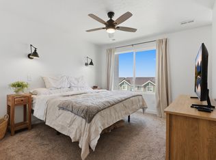 1097 E Waterway Ln, Saratoga Springs, UT 84045