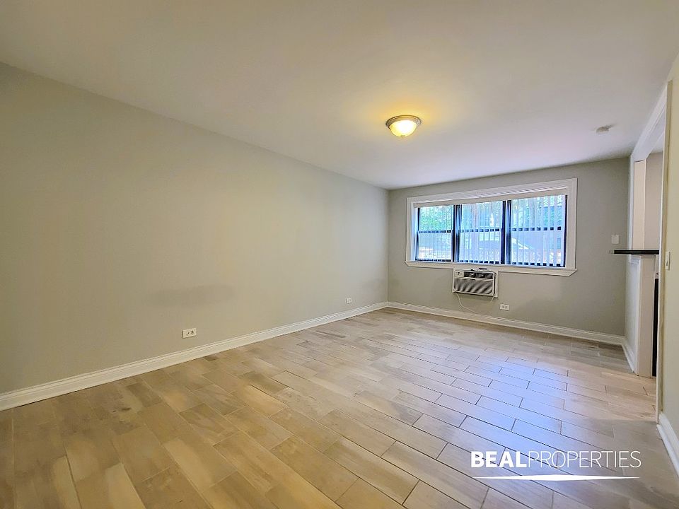 1st image of 510 W Briar Pl #510101