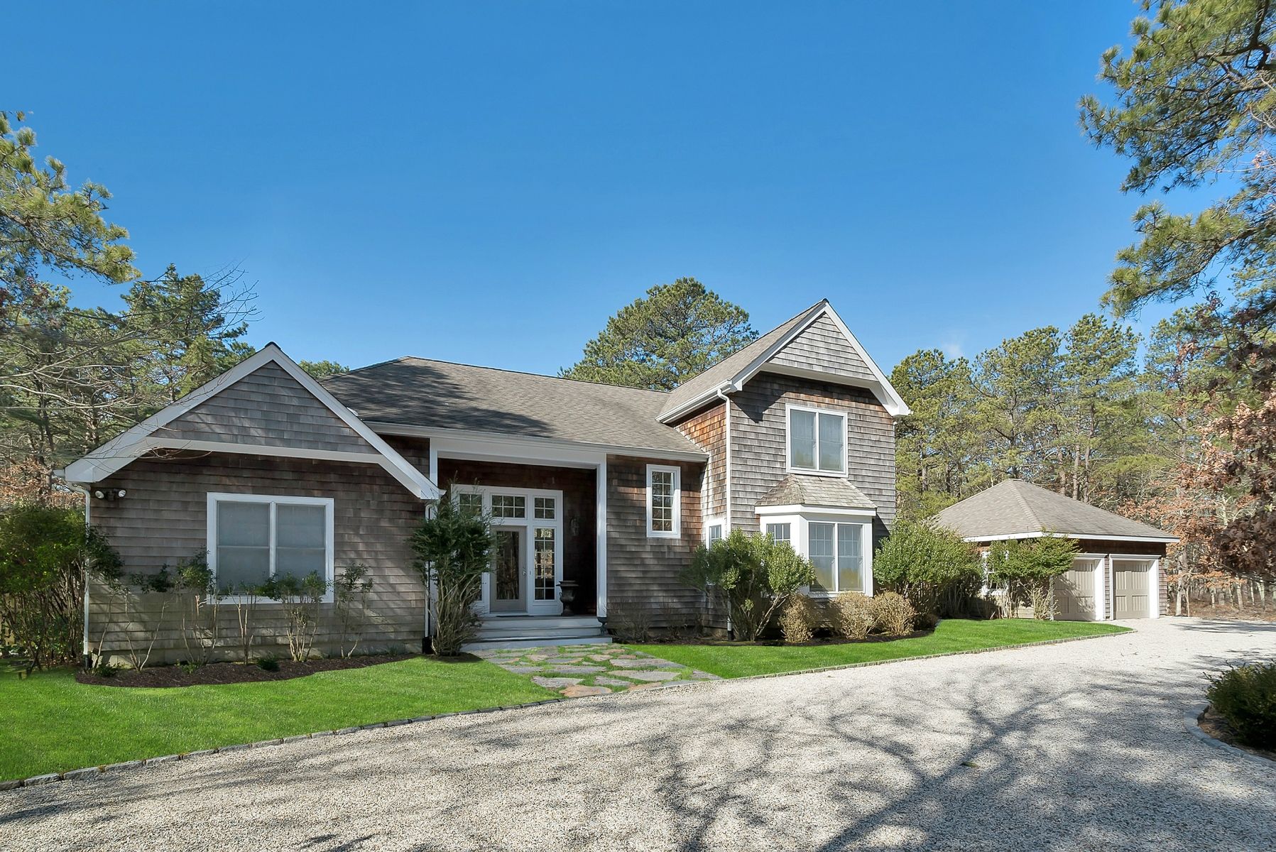 565 Wainscott Northwest Rd in Wainscott Out East