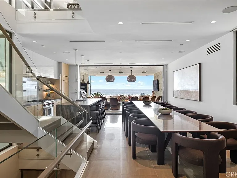 716 The Strand — Photo 11