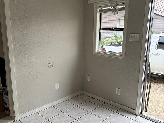 3rd image of 1611 Common St #1