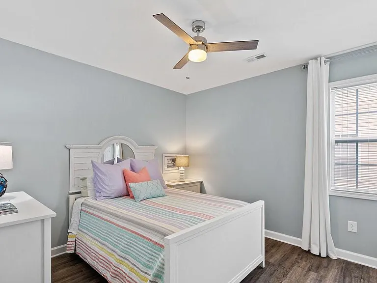 437 N Belvedere Dr — Photo 22