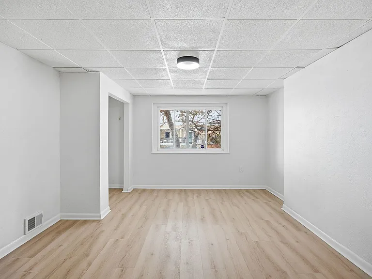 141 Oneida St — Photo 33