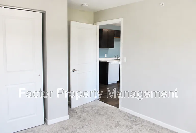 561 Elk St S — Photo 17