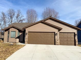 4453 Helena Rd N, Oakdale, MN 55128