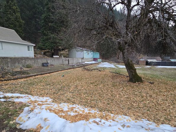 209 Mican St, Dunsmuir, CA 96025