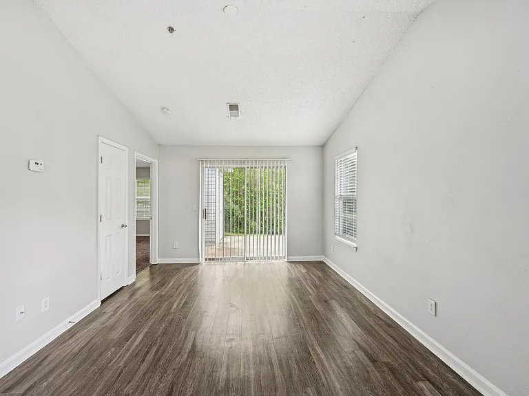 The Flats at 1500 — Photo 32