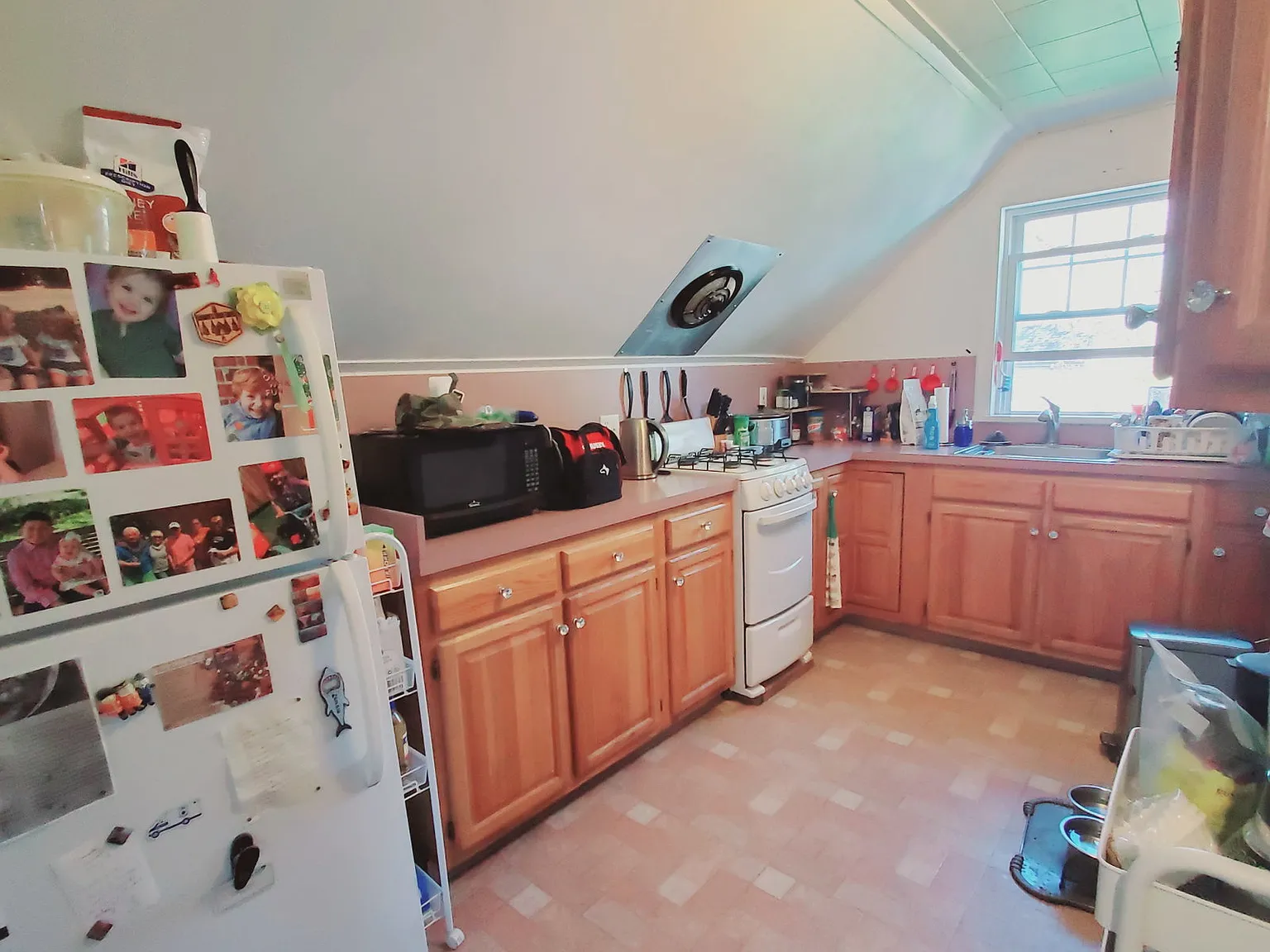 1 bed, 1.0 bath, 810 sqft, $1,950 — Photo 2