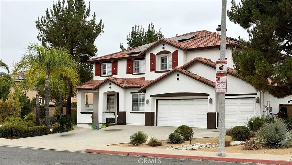 6 bed, 4300 sqft, $5,300 — Photo 1