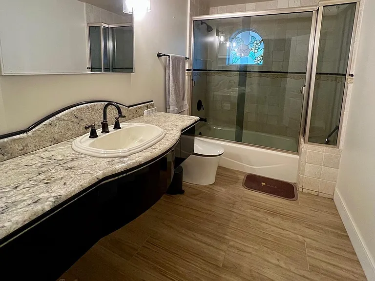 219 W Harmont Dr — Photo 18