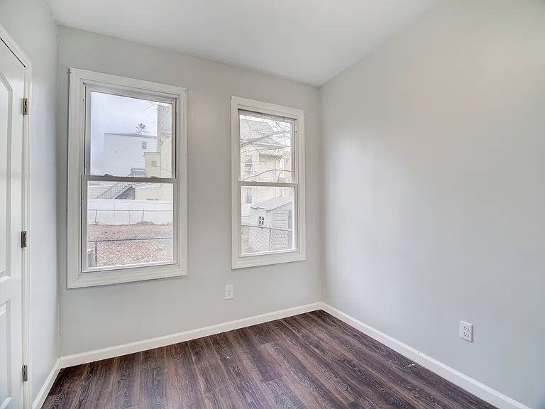 209 N 4th St #1 — Photo 9