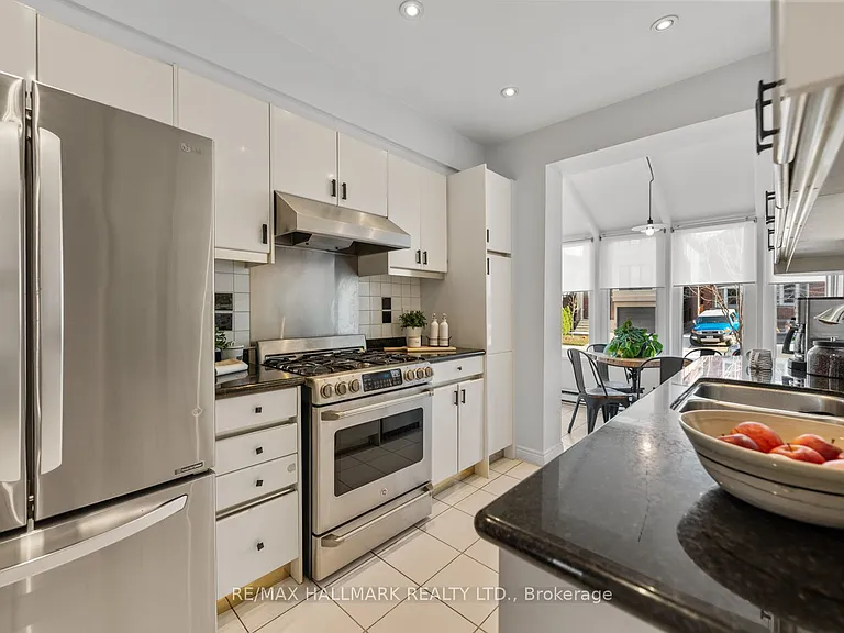 146 Roslin Ave — Photo 7