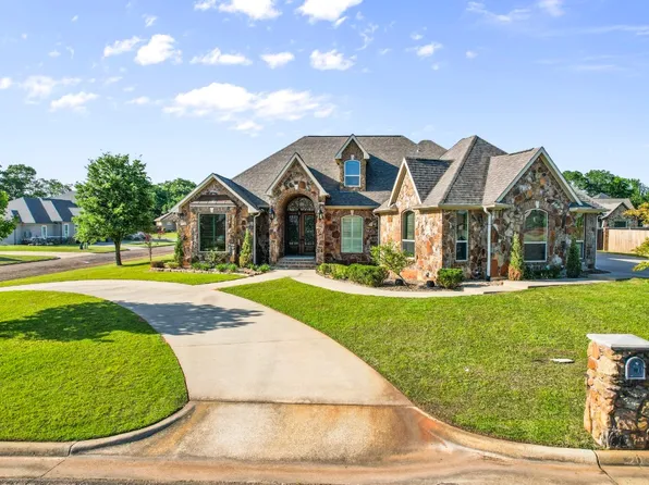 205 Devonshire St, Mount Pleasant, TX 75455