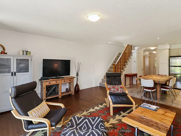 49 Silver Glen Blvd — Photo 14