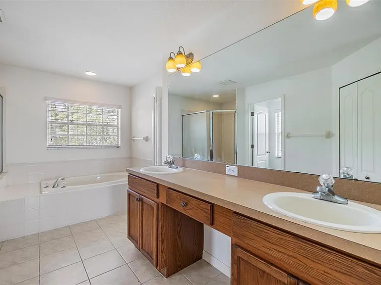 8219 Canterbury Lake Blvd — Photo 25
