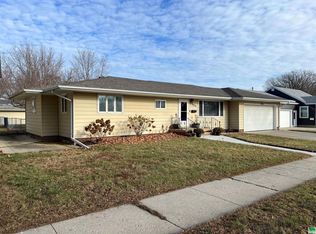 936 7th St, Sibley, IA 51249