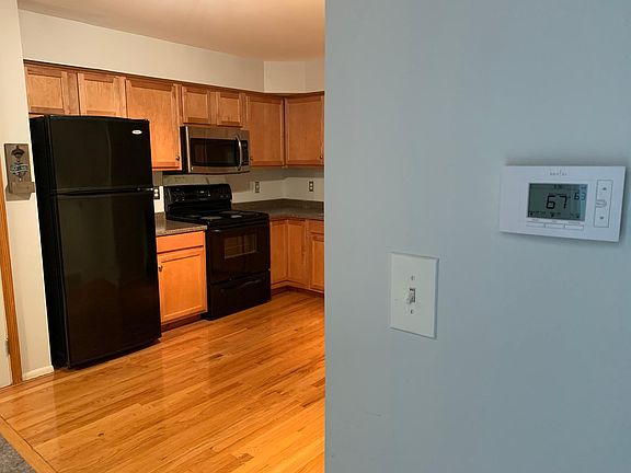 Foto of kitchen and wifi thermostat