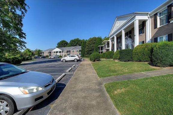 3rd image of 202 University Pkwy #5