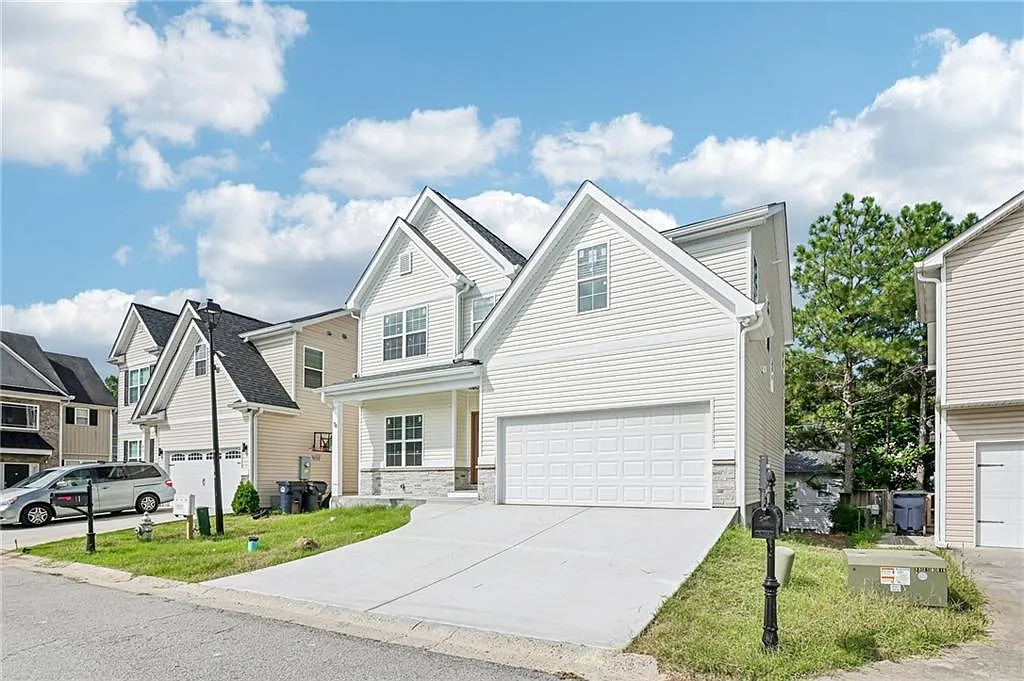 4 bed, 3.5 bath, 2730 sqft, $2,650 — Photo 2