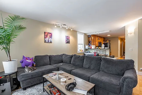 1059 W Fry St Photo 1