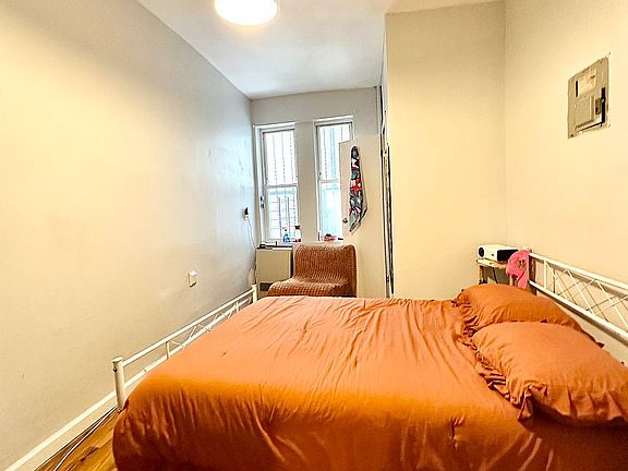 2nd image of 945 Jefferson Ave #1L