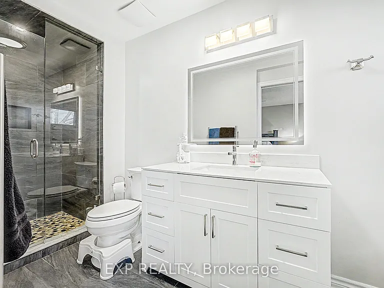 457 Heddle Cres — Photo 21
