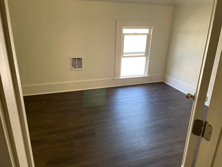 446 Lewis St — Photo 6