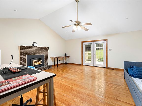 4th image of 7 Margaret Dr