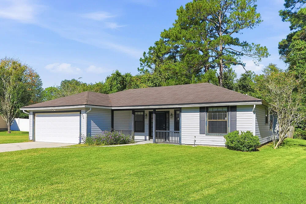3 bed, 2.0 bath, 1337 sqft, $1,840 — Photo 3