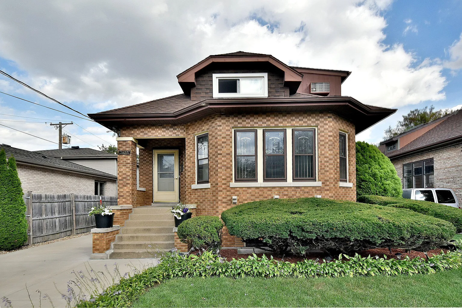 2655 Oak St photo 1