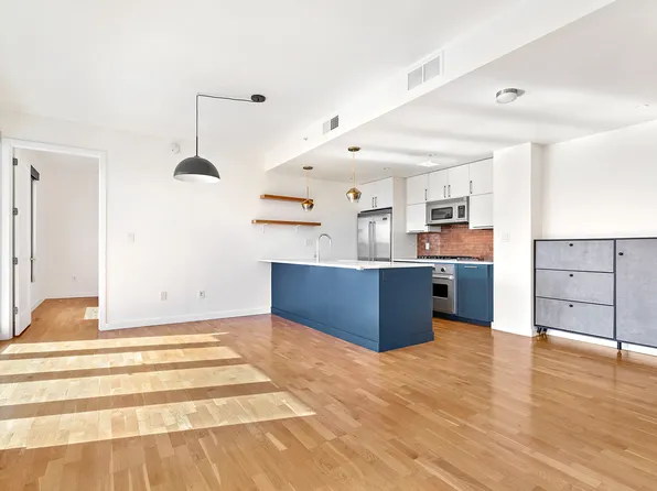 500 4th Avenue image 5 of 17