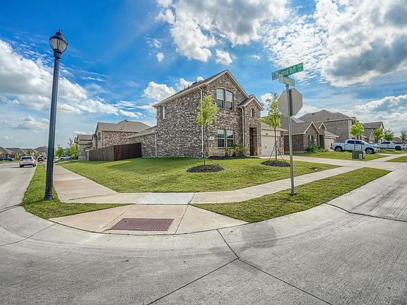 3rd image of 901 Emerald Gate Dr