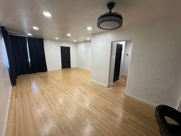 688 Taft Ave — Photo 7