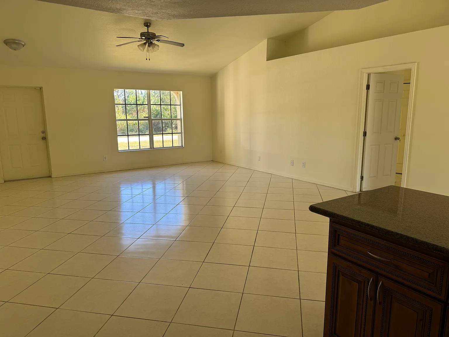 4 bed, 1712 sqft, $2,200 — Photo 4