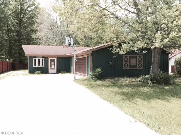 12408 National Dr, Grafton, OH 44044