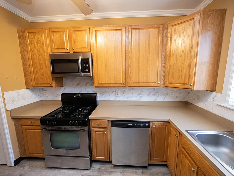 3355 Lexington Rd — Photo 13