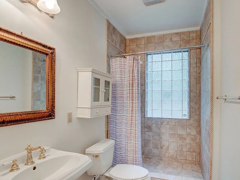 9 Shorter Cir SW — Photo 9